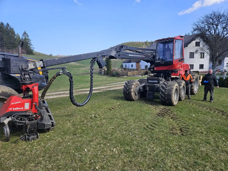 Komatsu 901TX mit Kran und Aggregat